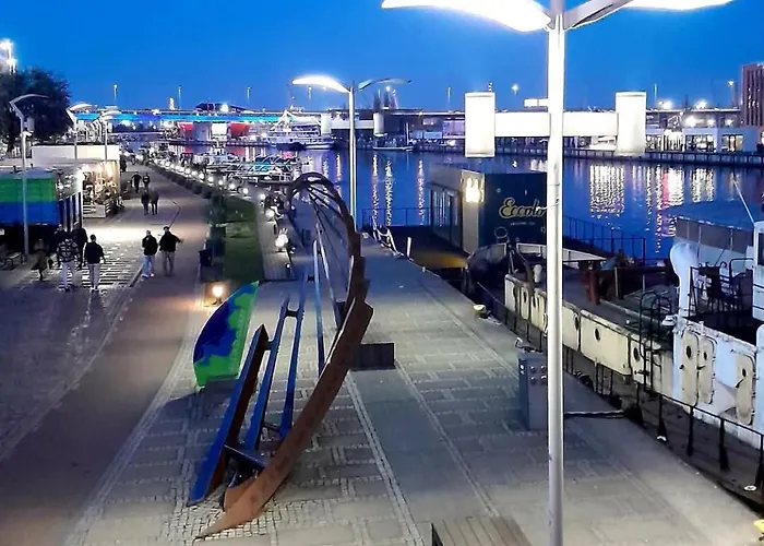 B & S - Free Garage Parking Apartmán *